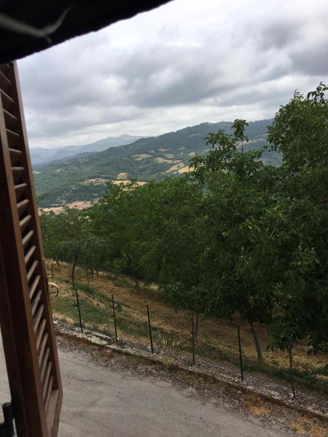 La Casetta Al Roccone Semproniano Εξωτερικό φωτογραφία
